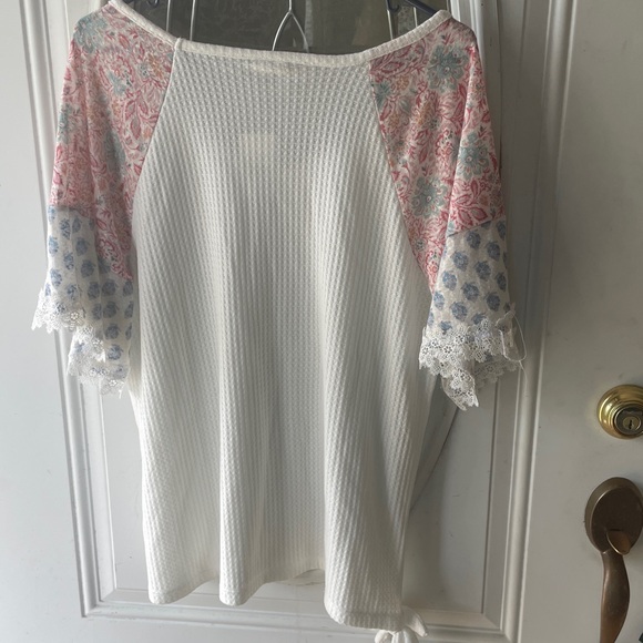 Cato Top - Picture 5 of 6